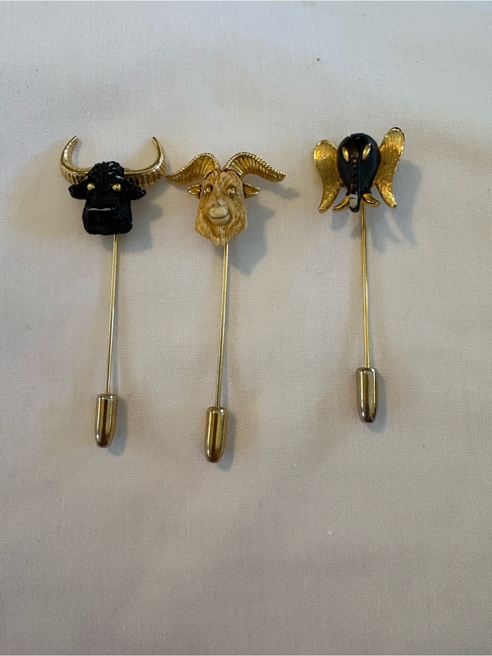 Source Unknown Gold and Black Animal Head Stick Pin Set
